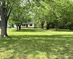 297 E Carter Rd in Portland, TN - Building Photo