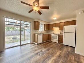2738 SE 62nd Ave in Portland, OR - Building Photo - Building Photo