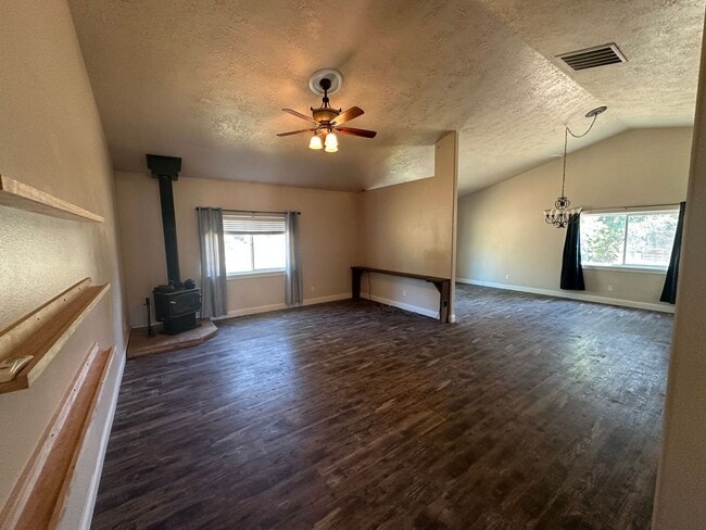 34659 Castle Dr in Chiloquin, OR - Building Photo - Building Photo