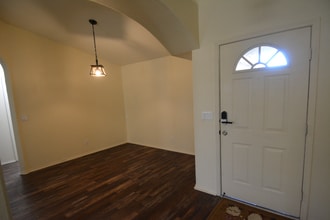 4604 Polo Jump Ct in Bakersfield, CA - Foto de edificio - Building Photo