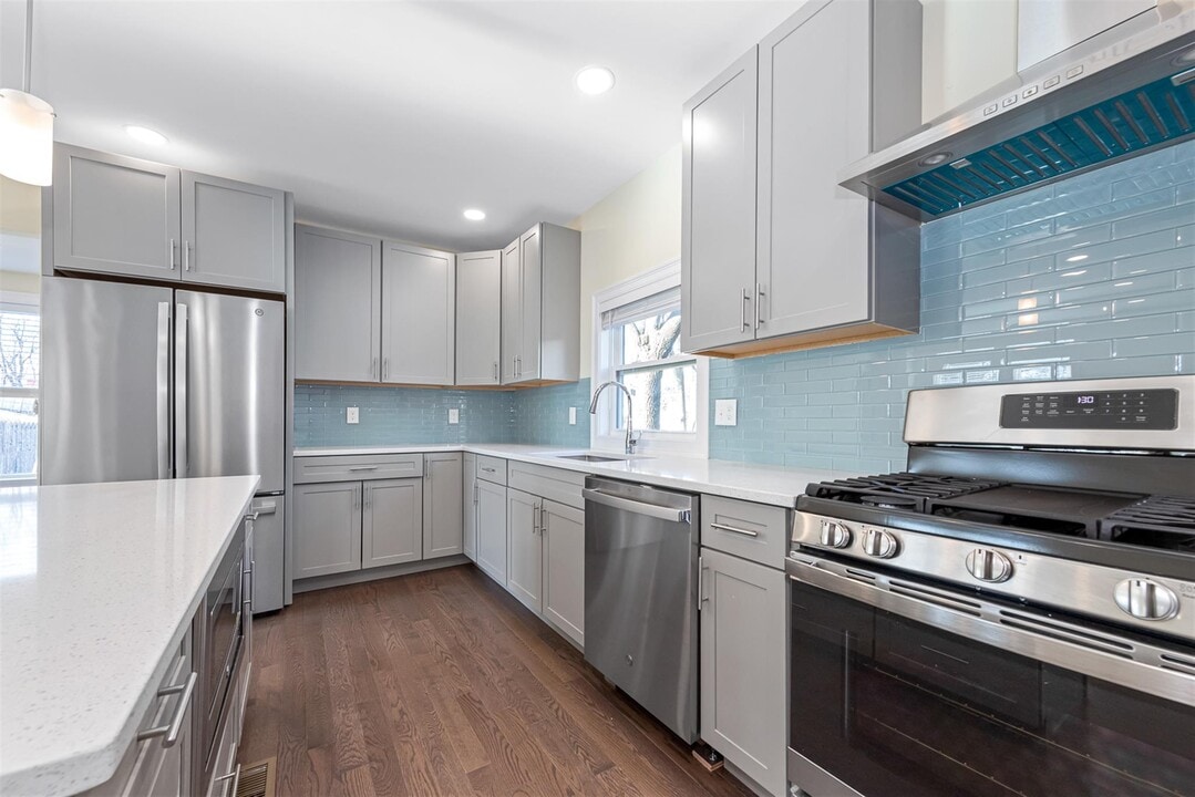 230 Fulton St, Unit 1 in Medford, MA - Building Photo