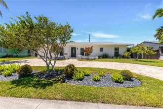 9021 SW 178th Terrace in Palmetto Bay, FL - Building Photo - Building Photo