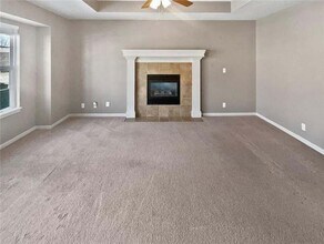 1607 NW Hilltop Ln in Grain Valley, MO - Building Photo - Building Photo