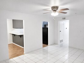 339 E Taft Ave, Unit 2 in Orange, CA - Building Photo