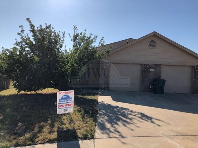 property at 3101 Yaupon Rd