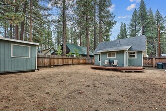 945 Alameda Ave in South Lake Tahoe, CA - Building Photo - Building Photo