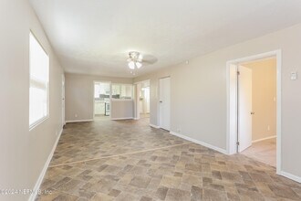 4653 Haldis Ave in Jacksonville, FL - Building Photo - Building Photo