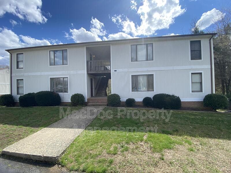 9298 Hayden Dr in King George, VA - Building Photo