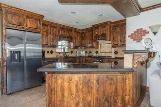 1800 Burning Tree Ln in Carrollton, TX - Building Photo - Building Photo