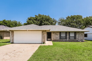 3400 Meadowmoor St in Fort Worth, TX - Building Photo