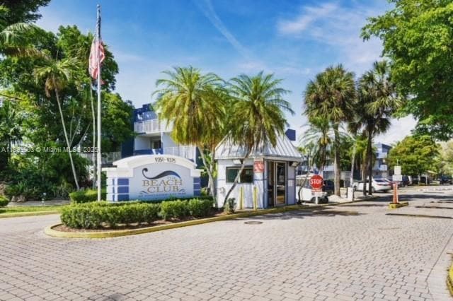 property at 9375 Fontainebleau Blvd