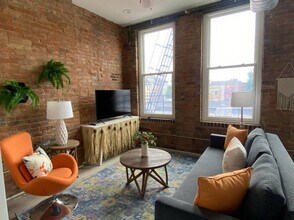 1906 Elm St in Cincinnati, OH - Building Photo - Building Photo