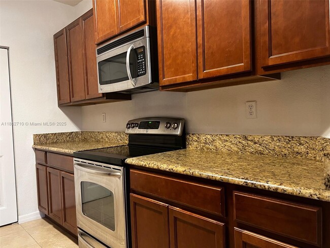 608 NE 33rd Terrace in Homestead, FL - Building Photo - Building Photo