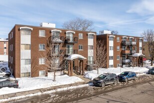 655 Laval Boul in Laval, QC - Building Photo