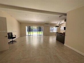 840 NE 159th St in North Miami Beach, FL - Building Photo - Building Photo