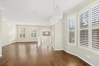 2106 Rugen Rd in Glenview, IL - Building Photo - Building Photo