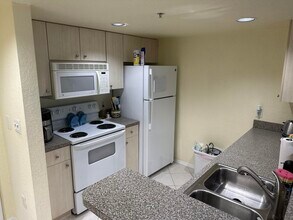 1801 N Flagler Dr, Unit 538 in West Palm Beach, FL - Building Photo - Building Photo