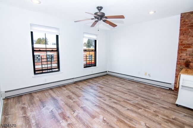 property at 220 E Broad St