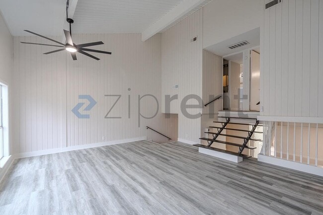 19 Lakeway St in Panorama Village, TX - Building Photo - Building Photo