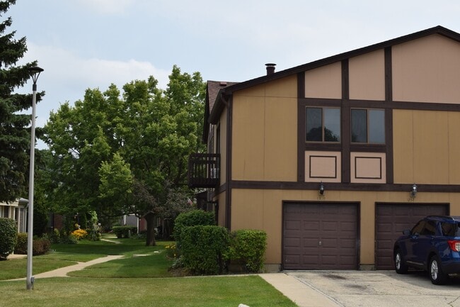 1259 Inverrary Ln in Palatine, IL - Building Photo - Building Photo