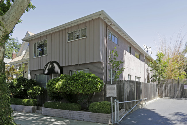 2425 N St in Sacramento, CA - Building Photo - Building Photo