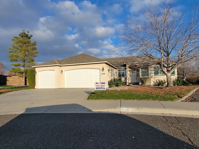 property at 4000 W 34th Ct