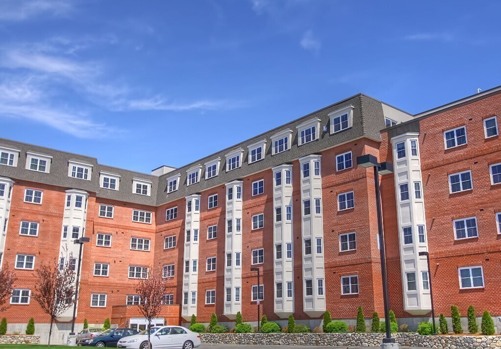 120 Wyllis Ave, Unit 118 in Everett, MA - Foto de edificio