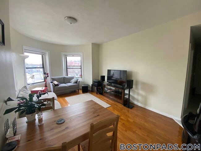 1283 Commonwealth Ave in Boston, MA - Building Photo - Building Photo