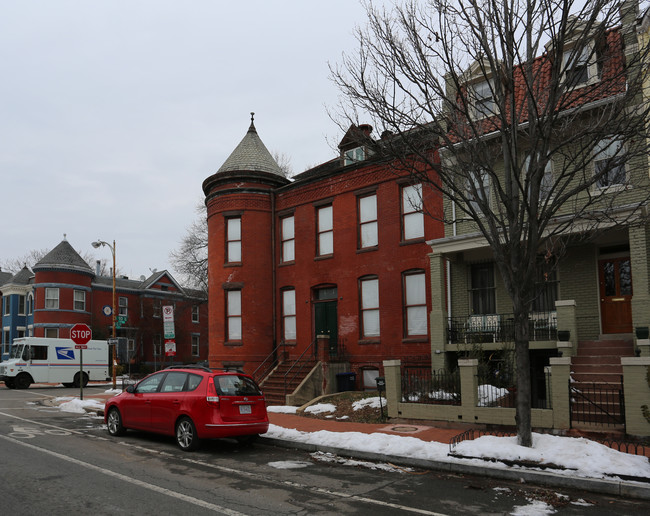 1000 C St NE in Washington, DC - Building Photo - Building Photo