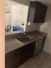 1472 W Chateau Vert St, Unit E in Ypsilanti, MI - Foto de edificio - Building Photo