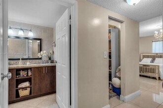 451 Ives Dairy Rd in North Miami Beach, FL - Building Photo - Building Photo