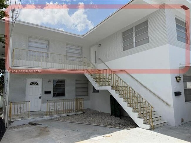 property at 913 NW 22nd Pl