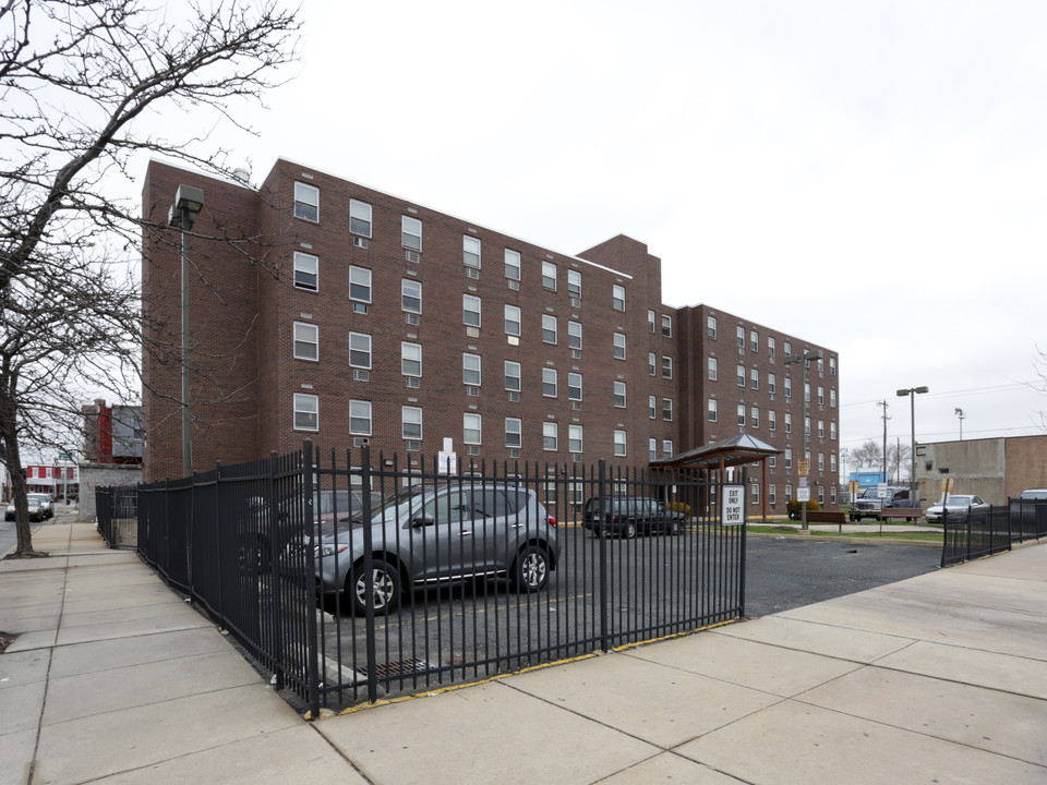 St Matthew Manor in Philadelphia, PA - Building Photo