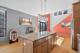 3104 W Lake St, Unit 405 in Minneapolis, MN - Foto de edificio - Building Photo