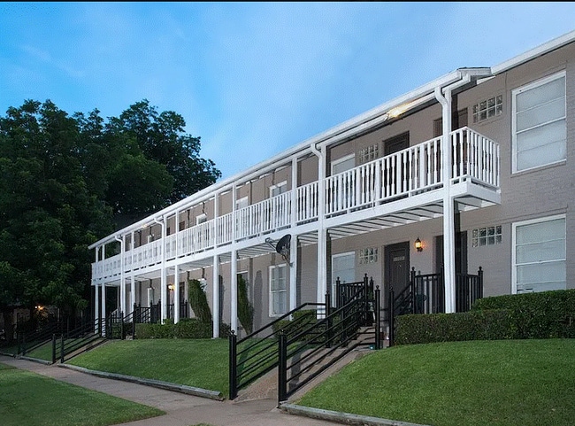 4101 Douglas Ave
