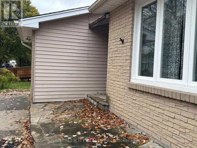 21 Beechbank Crescent in London, ON - Building Photo - Building Photo