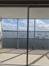 2910 Point E Dr in Aventura, FL - Building Photo - Building Photo