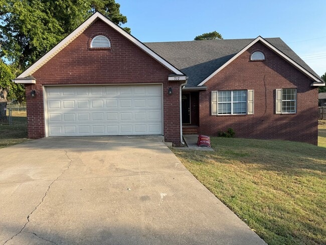 property at 717 Lincoln Hill Cir