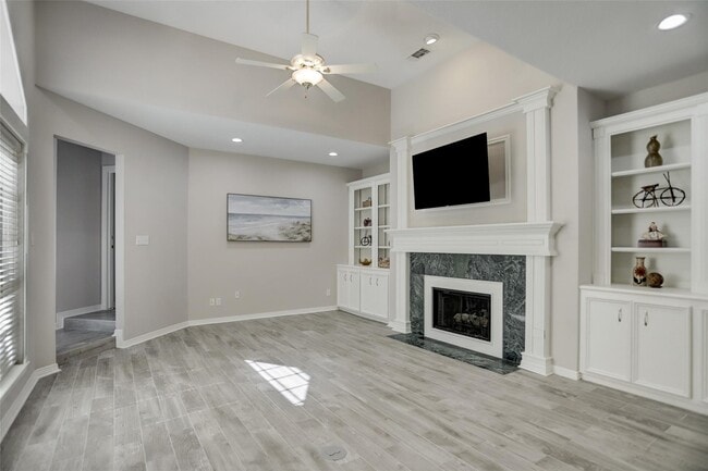 112 Harbour Town Dr in Montgomery, TX - Building Photo - Building Photo