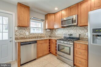 331 Titan St in Philadelphia, PA - Building Photo - Building Photo