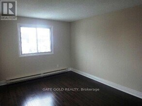 4 Hapsburg Square in Brampton, ON - Building Photo - Building Photo