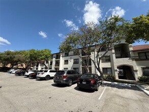 650 S Park Rd in Hollywood, FL - Foto de edificio - Building Photo