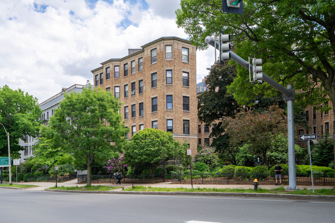 Riverway Square in Boston, MA - Building Photo