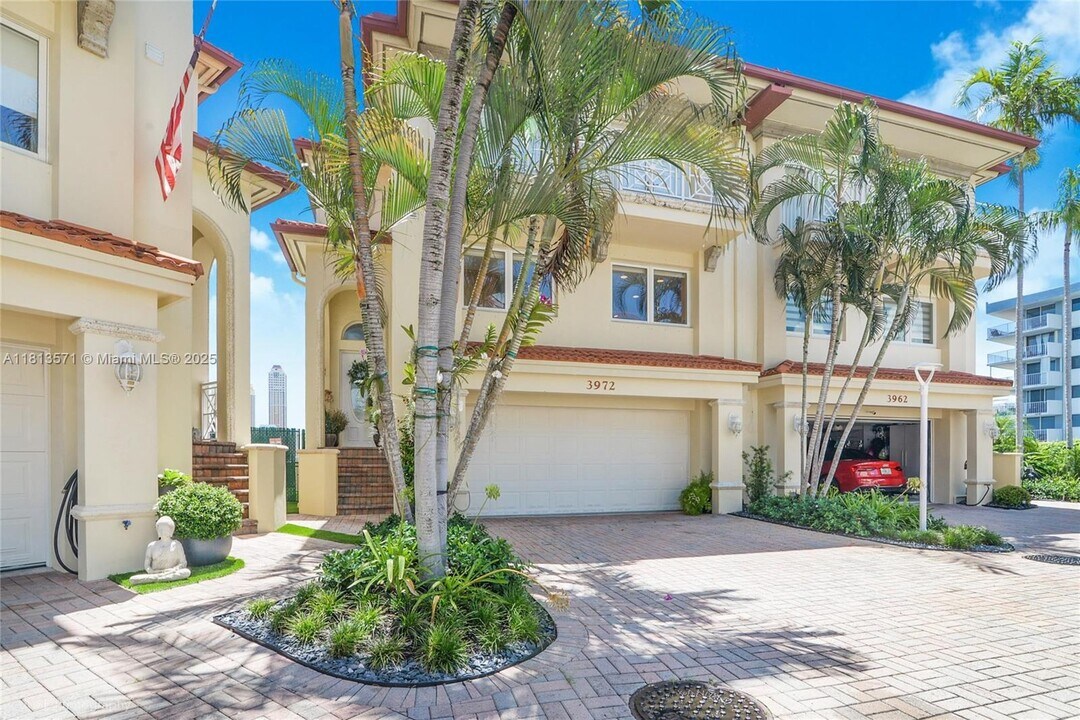3972 NE 171st St in North Miami Beach, FL - Building Photo