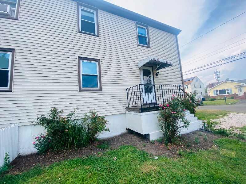 35 Harding Ave in Stratford, CT - Foto de edificio