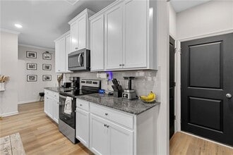 715 River Gdns Dr in Atlanta, GA - Building Photo - Building Photo