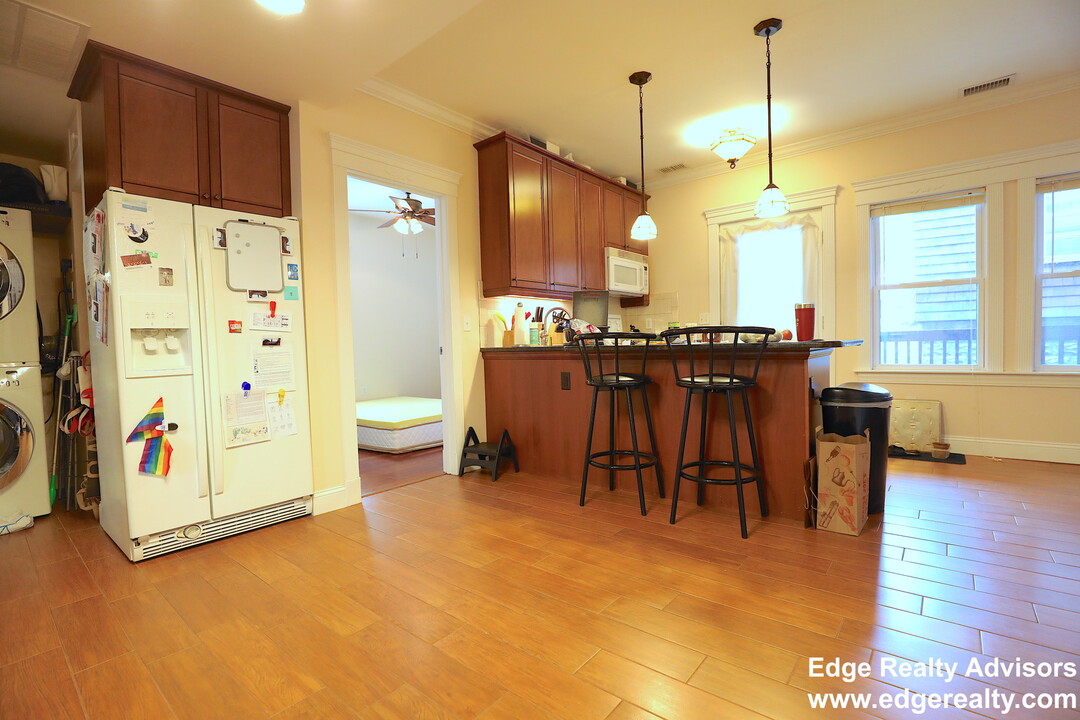6 Delaware Pl, Unit 1 in Boston, MA - Building Photo