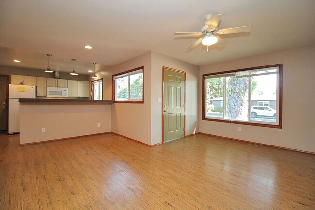 9585 SE 41st Ave, Unit 9585 in Milwaukie, OR - Foto de edificio - Building Photo