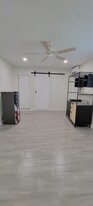 600 SW 70th Ave in Pembroke Pines, FL - Building Photo