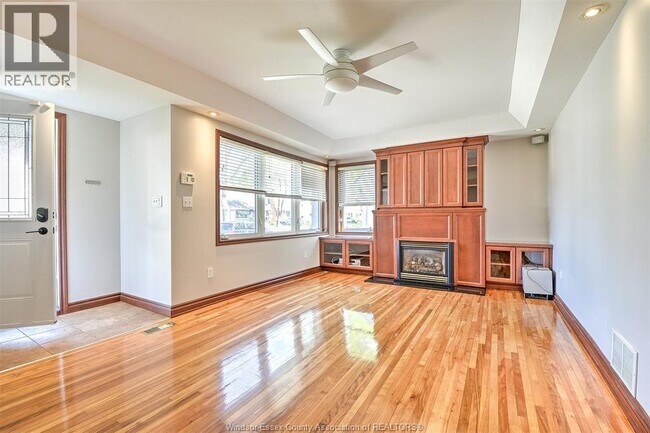 2525 Windermere Rd in Windsor, ON - Building Photo - Building Photo